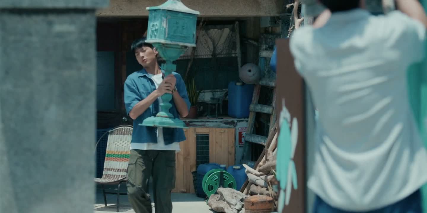 还哭着说他自己都不懂事