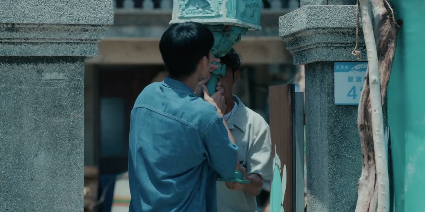 那个臭小子又不会喝酒