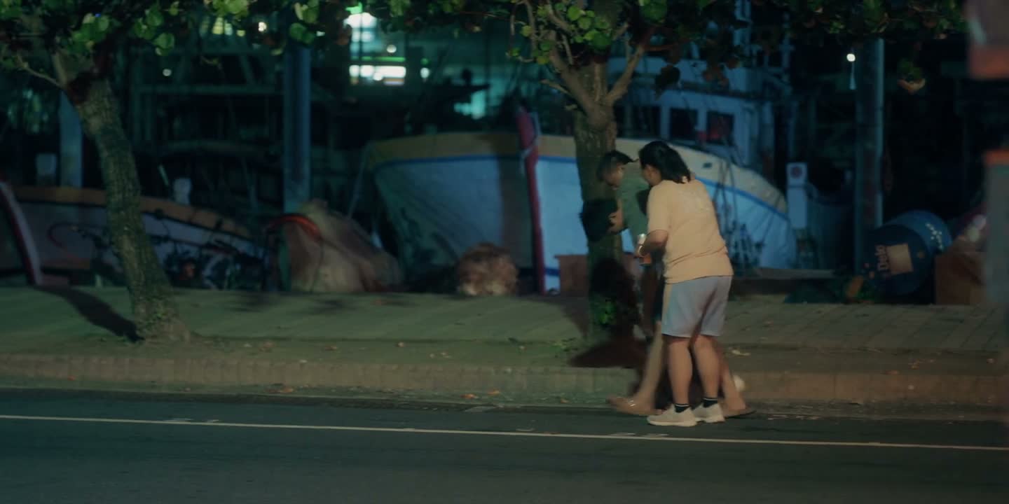 你要帮我拿衣服去送洗了
