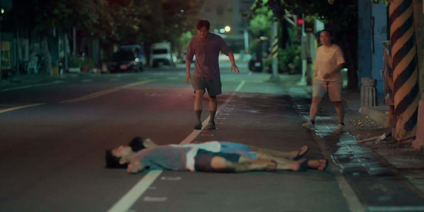 前面怎么有两个人