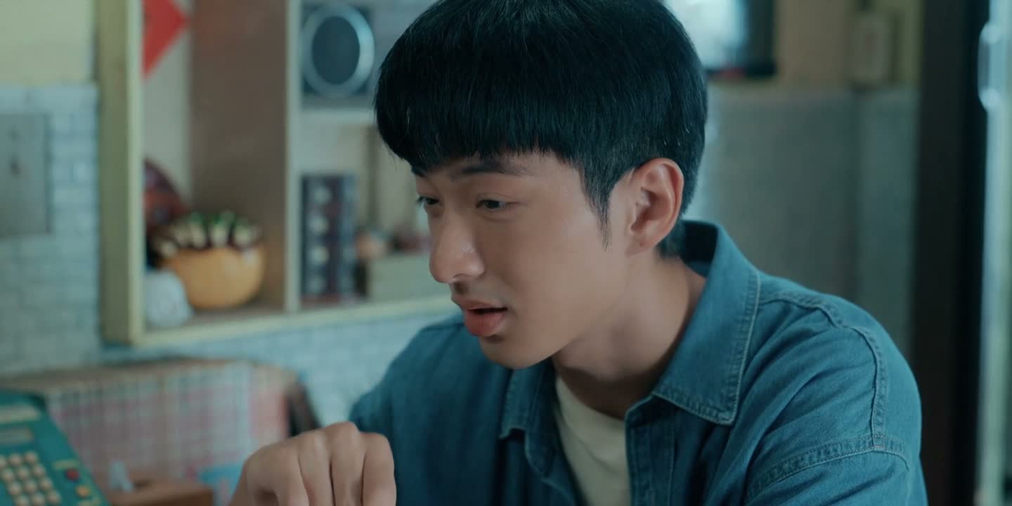 亲了那个鲁蛇一下