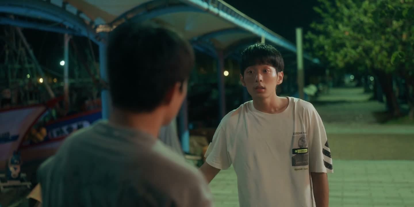 他跟这张图一样
