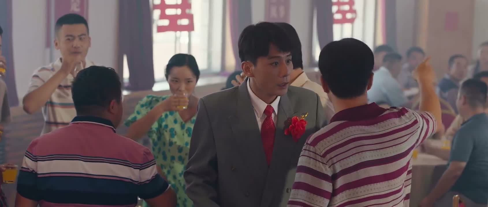人在门口 死活不进来