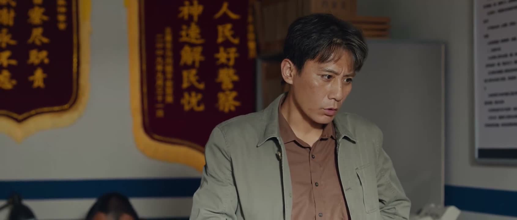 我估计他现在快绷不住了
