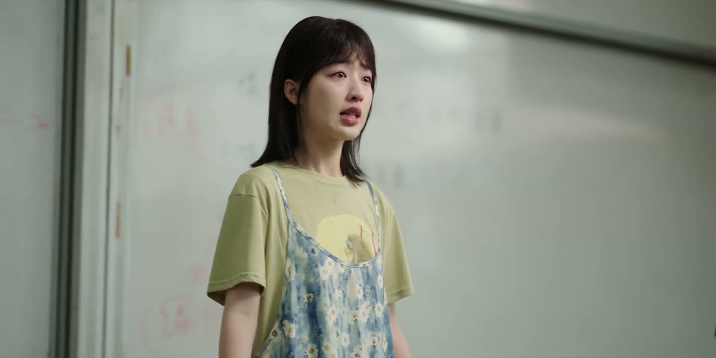 我是来学校推销化妆品的吗