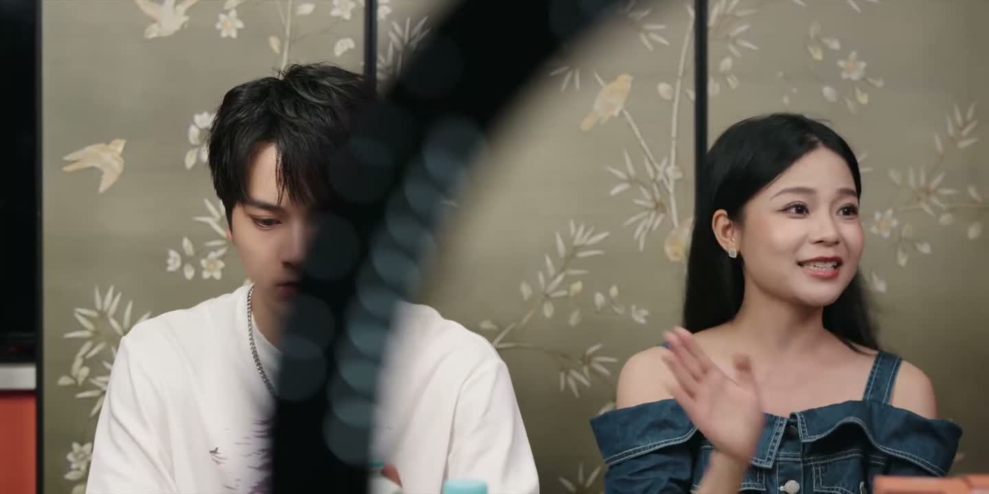 小天一口闷完了