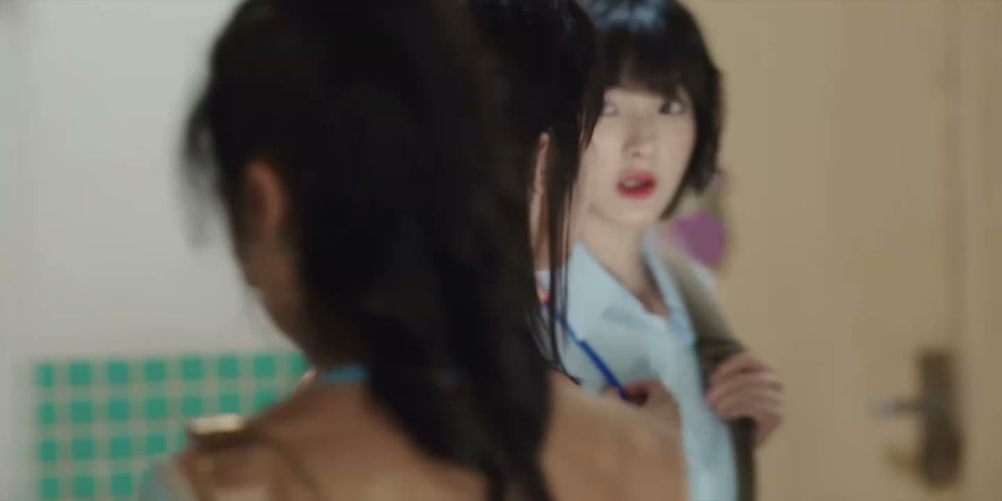 要不 我帮她带过去吧