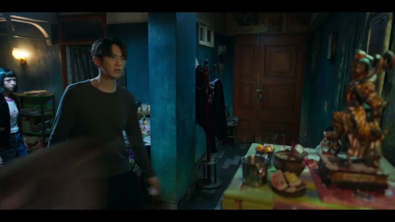 这种骗财骗色的小神棍多的是 抓都抓不完