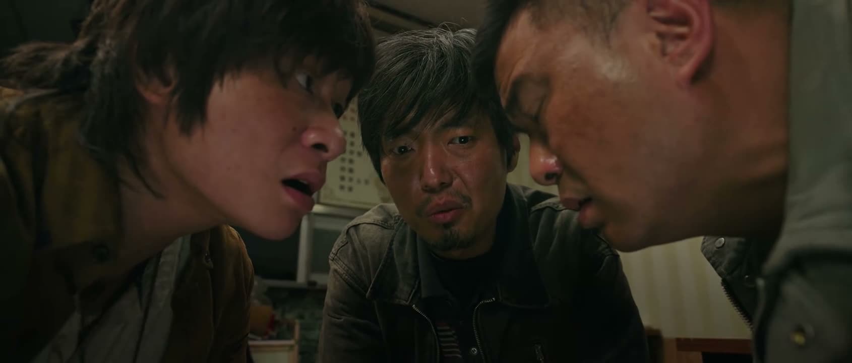 余鸣鬼鬼祟祟