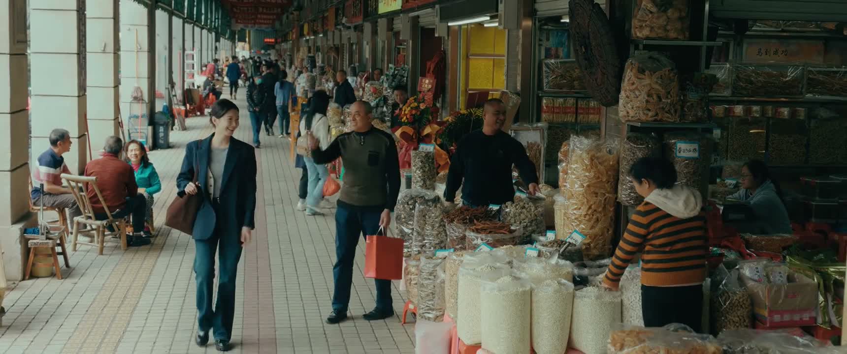 你们一家三口都忙啊 赚钱赚得手都软了