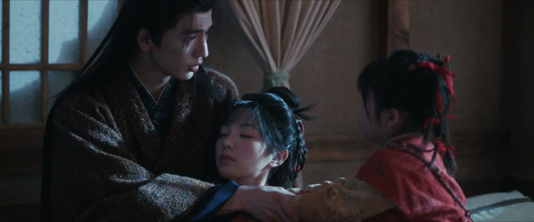 我在帮阿姐脱袄衣