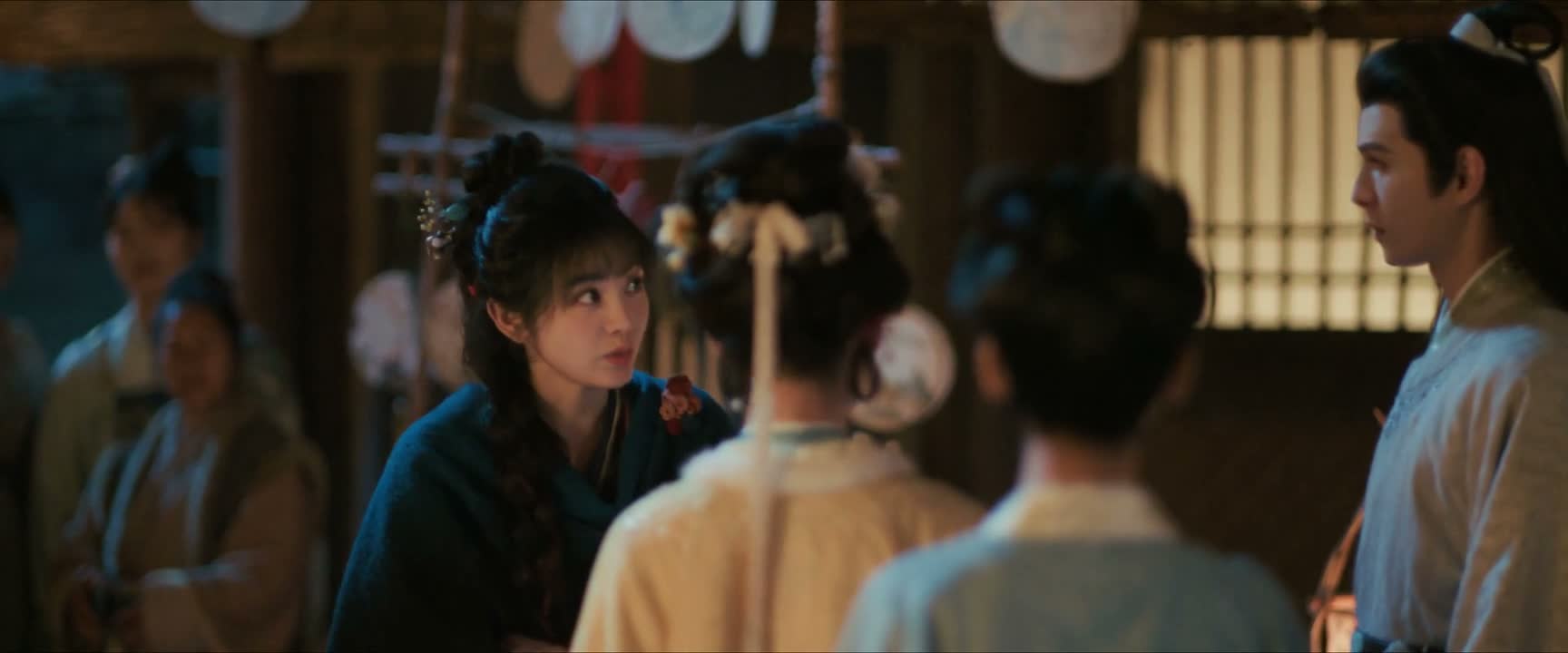 最喜一脚踏两船