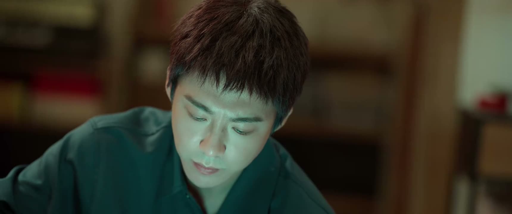 前面喝酒就一声不吭的