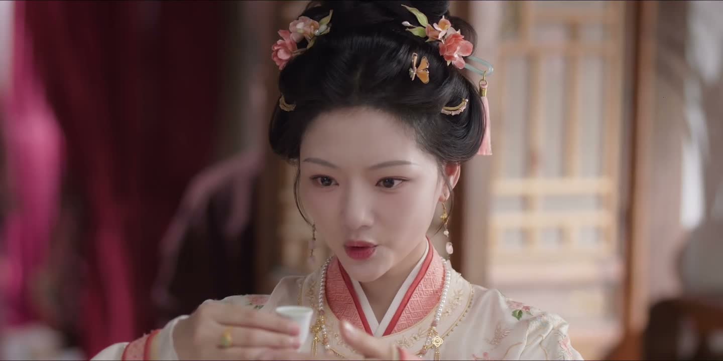 民女 正是应该自罚一杯才是 等等