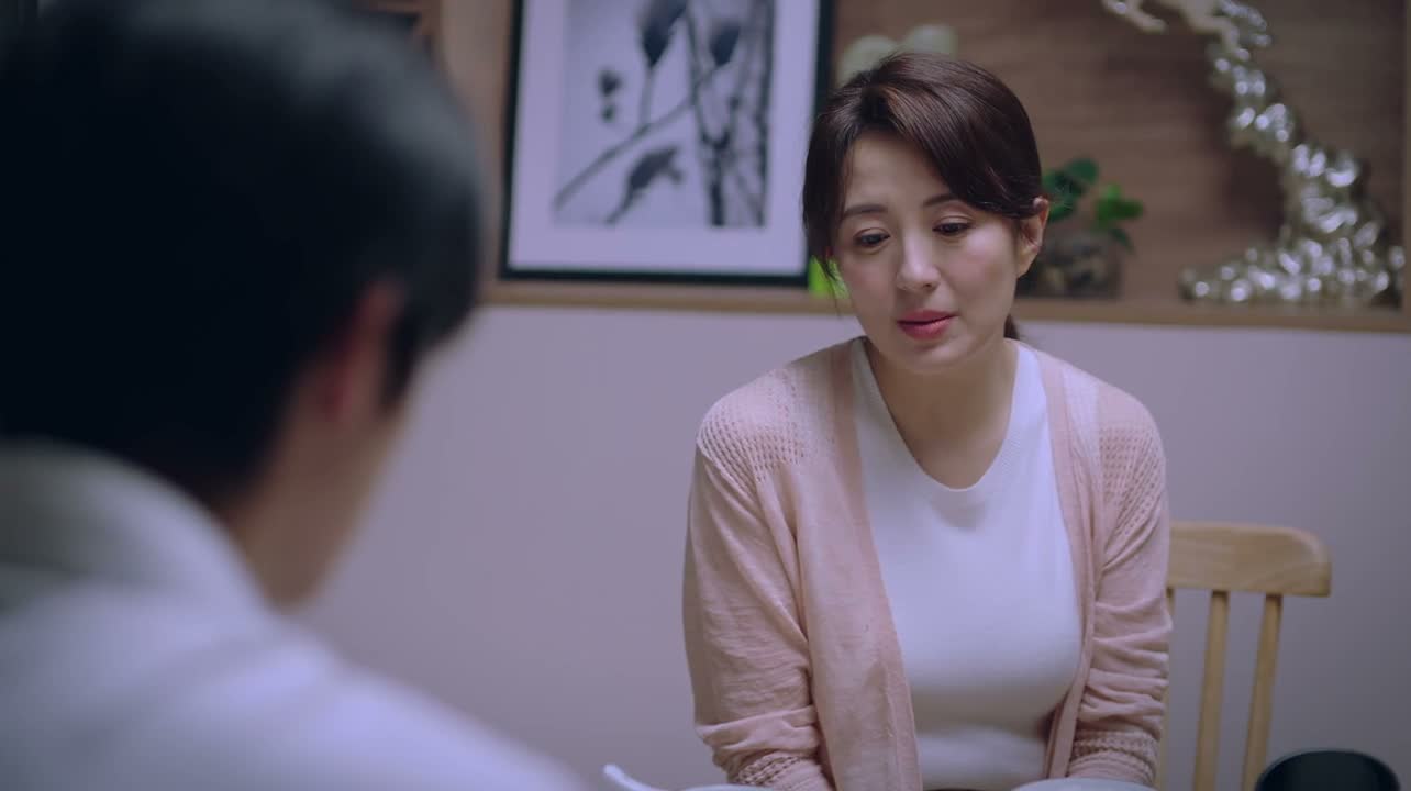 所以就请她来 家里吃顿饭而已
