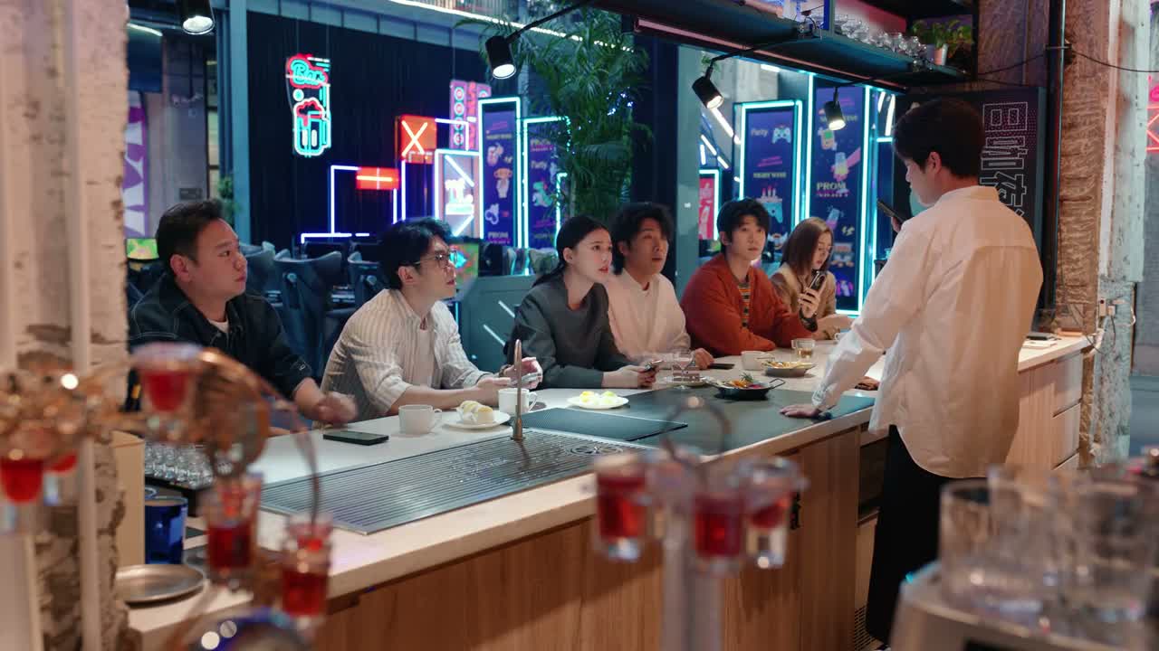 大家不会这么早起 要不我们十一点再定吧