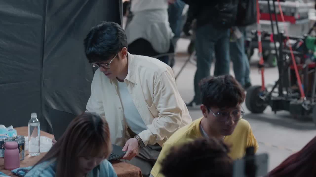 你们觉得这个颜色很自然是吗 导演