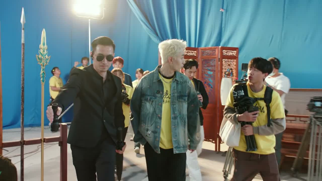 凭什么用我的化妆师啊 小心