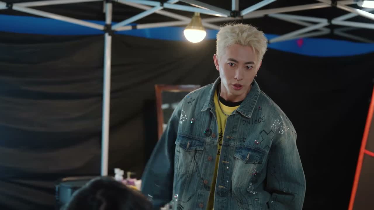 这谁啊 怎么坐我这了