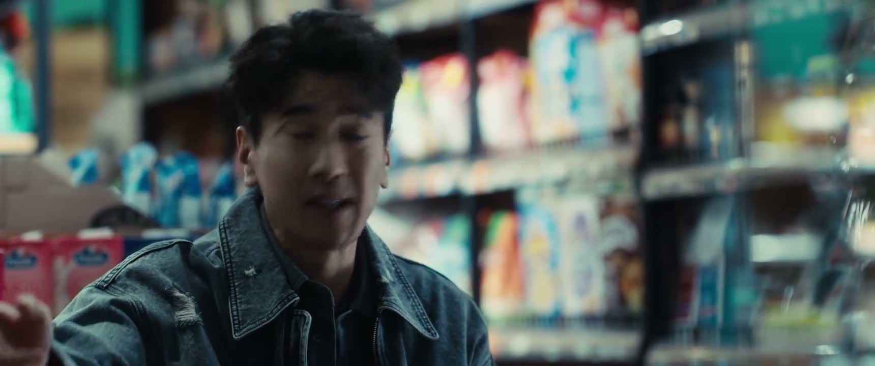 在开着别的小店 在那儿度日如年呢