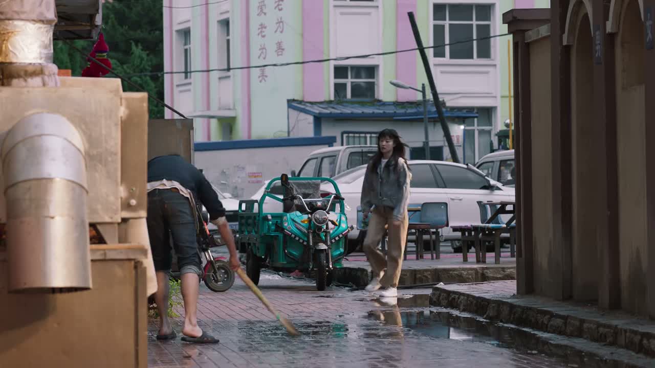 被她这么一拦 险些迟到