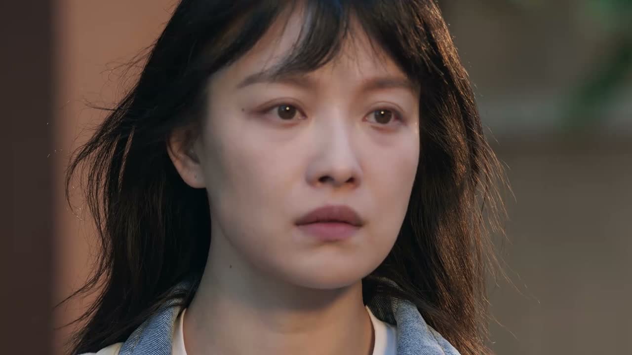 她手里拿着一把刀 不要脸