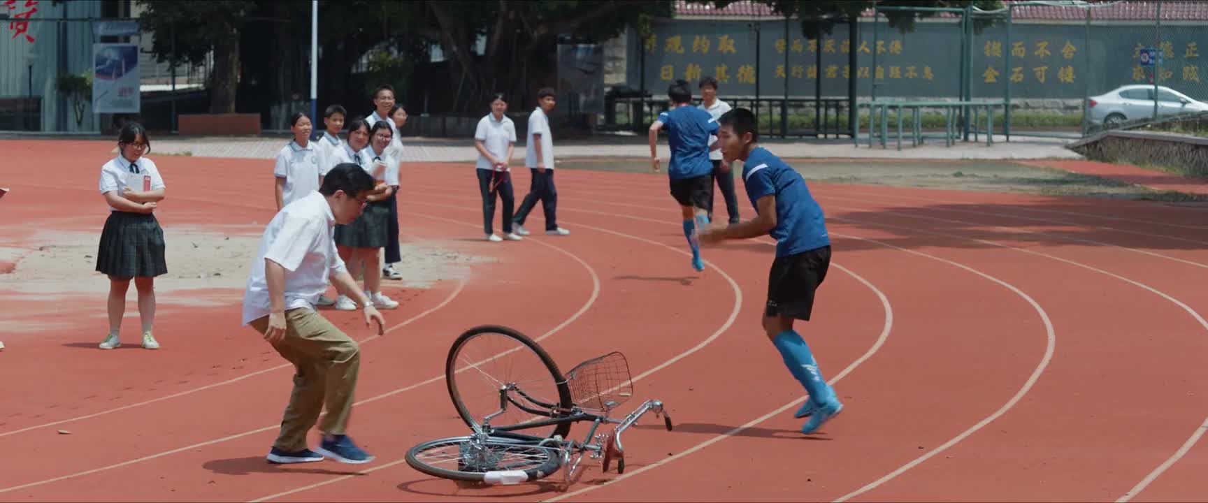 对不起主任 还把我车摔了 对不起主任 小兔崽子