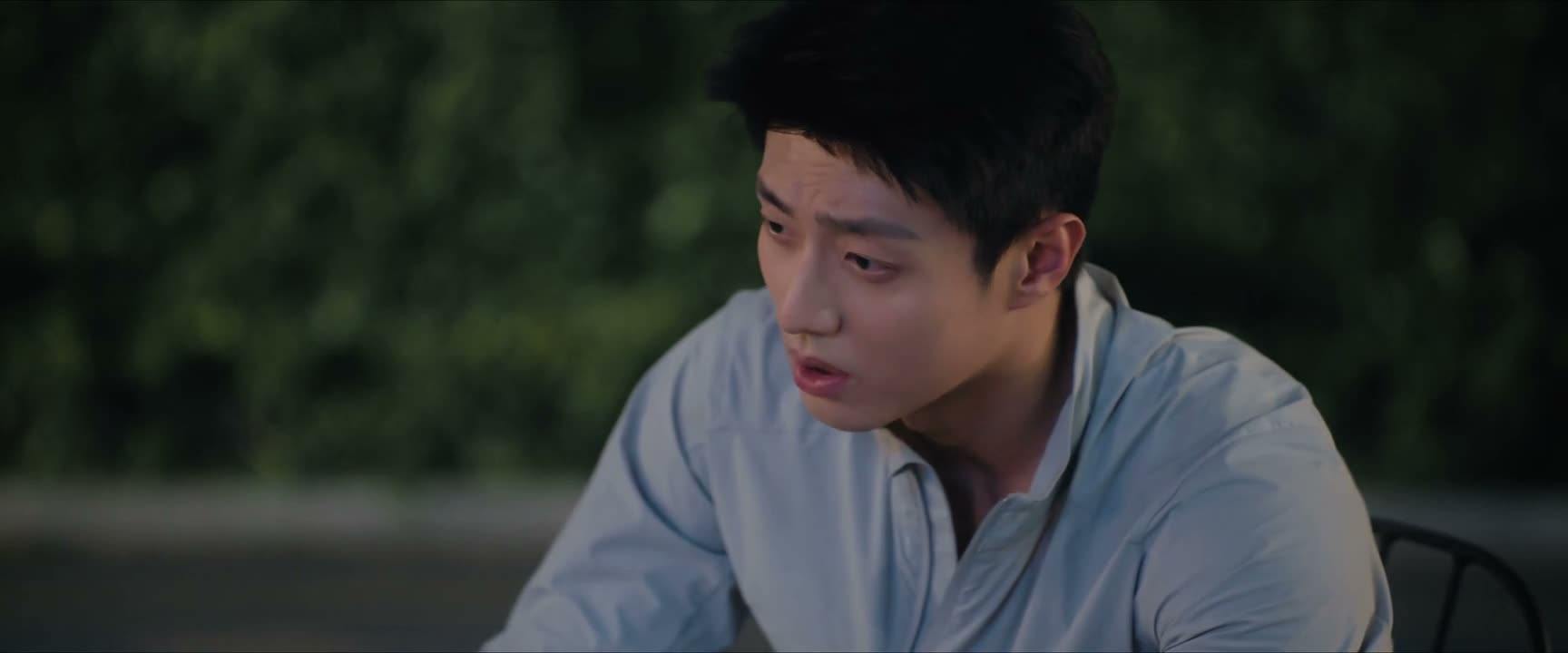 看着很苦恼啊 还不是因为你