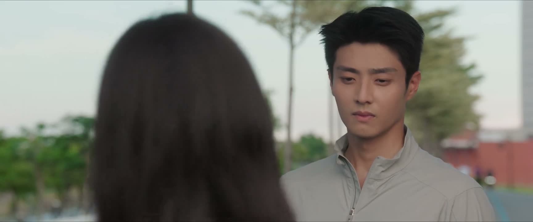 那我就忍痛陪你跑跑吧