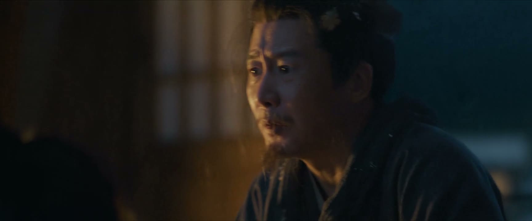 我看看背后的伤口