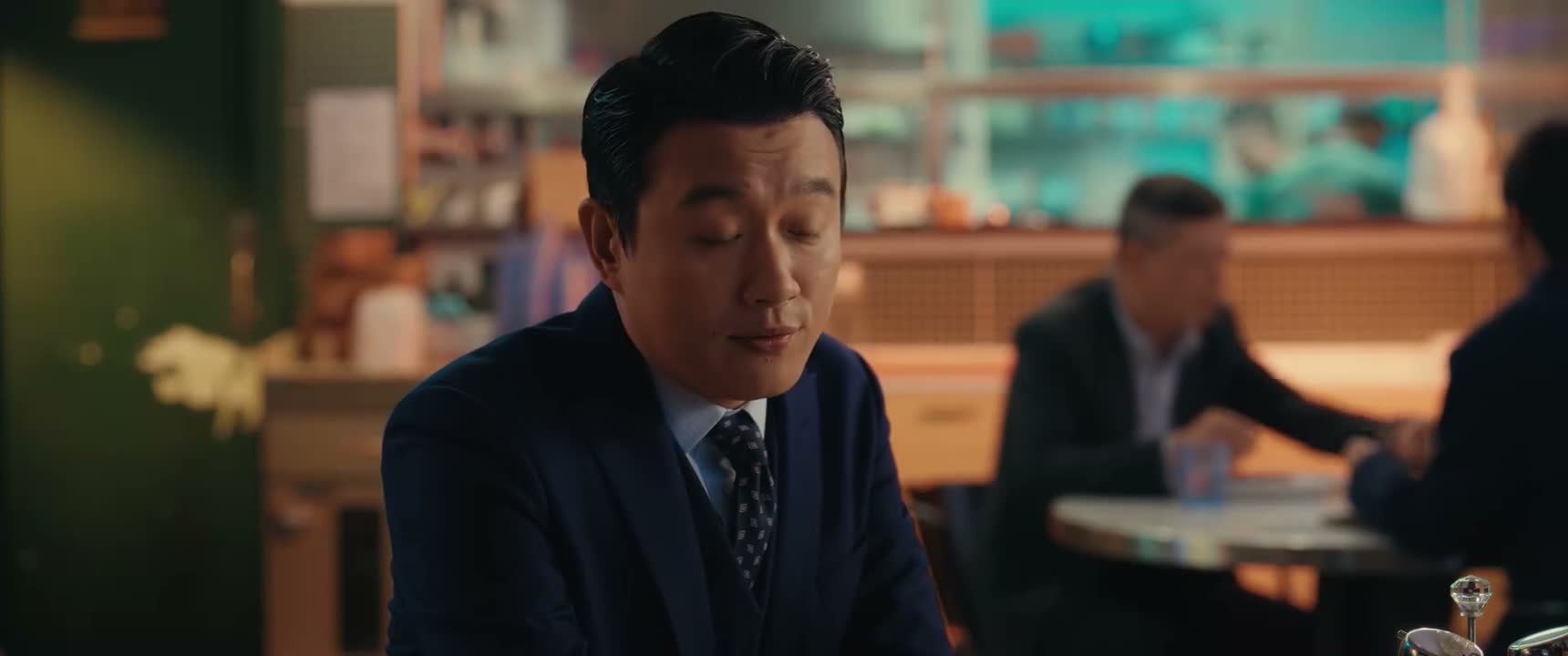 夫妻之间是承担连带责任的 她要是欠人一个亿