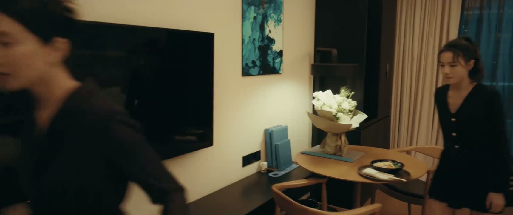 你今天本来是要住酒店 还是回去的