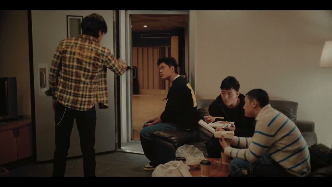 你还不是一出手就抢过来了