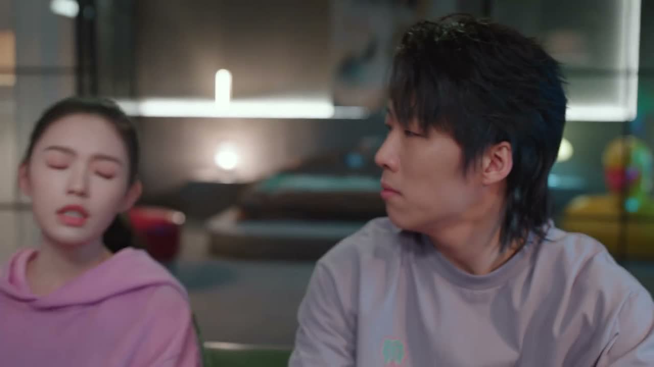 他就是不想说 我也不能知道呀