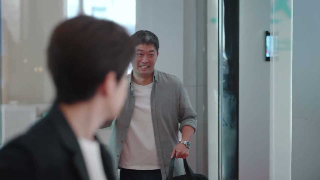 小林晚 没想到吧 咱们又要一起工作了