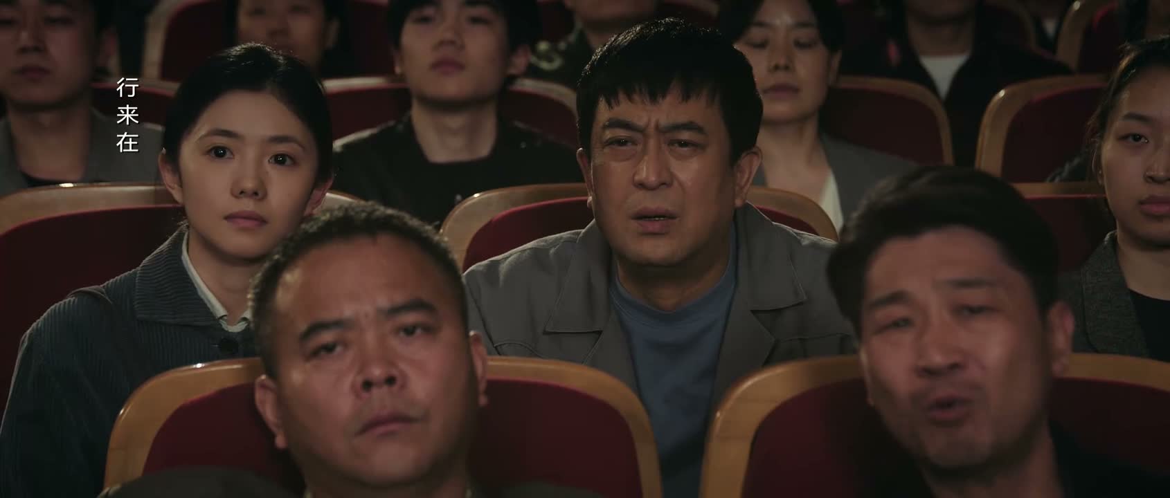好像他懂谈恋爱似的