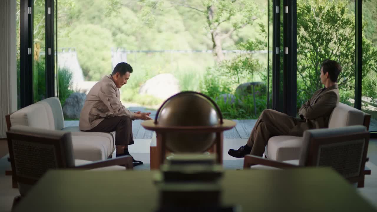 那你的那位胡小姐 她在哪儿