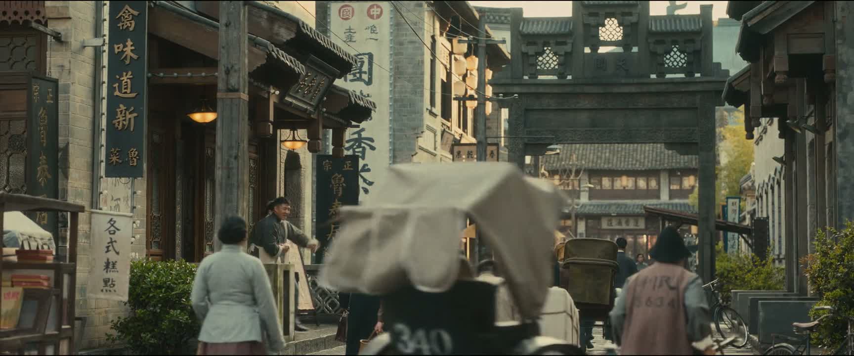 先生 还是给您留了老位子 您里边请