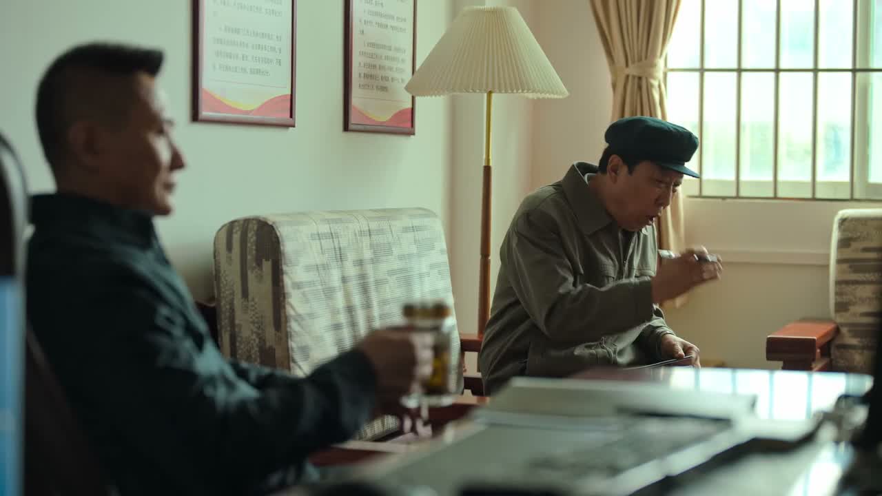 我是劝完这个劝那个