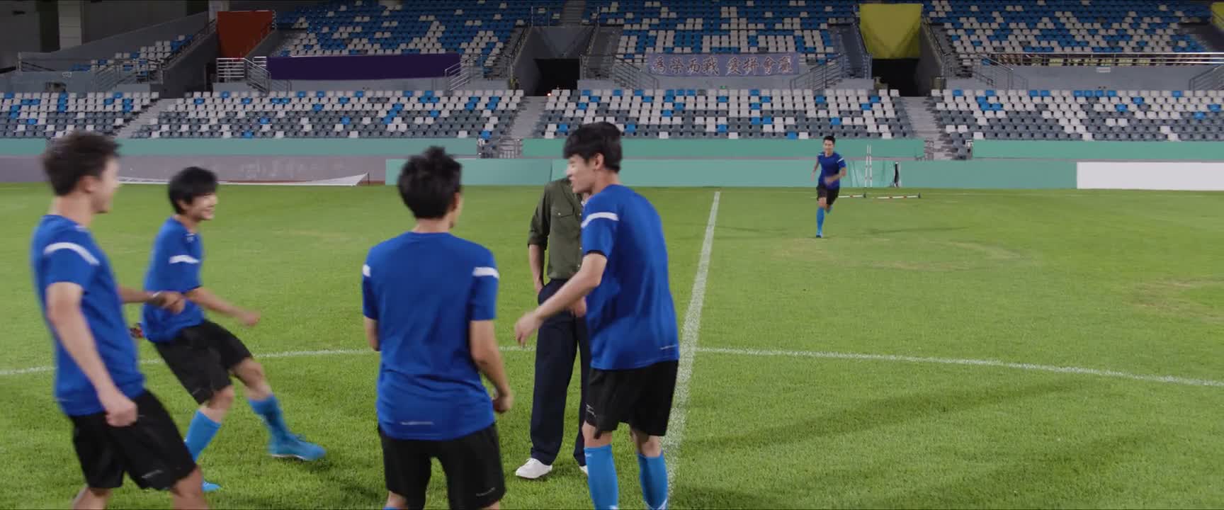 你知道吗 就这块那个健身房 比我家五个都大
