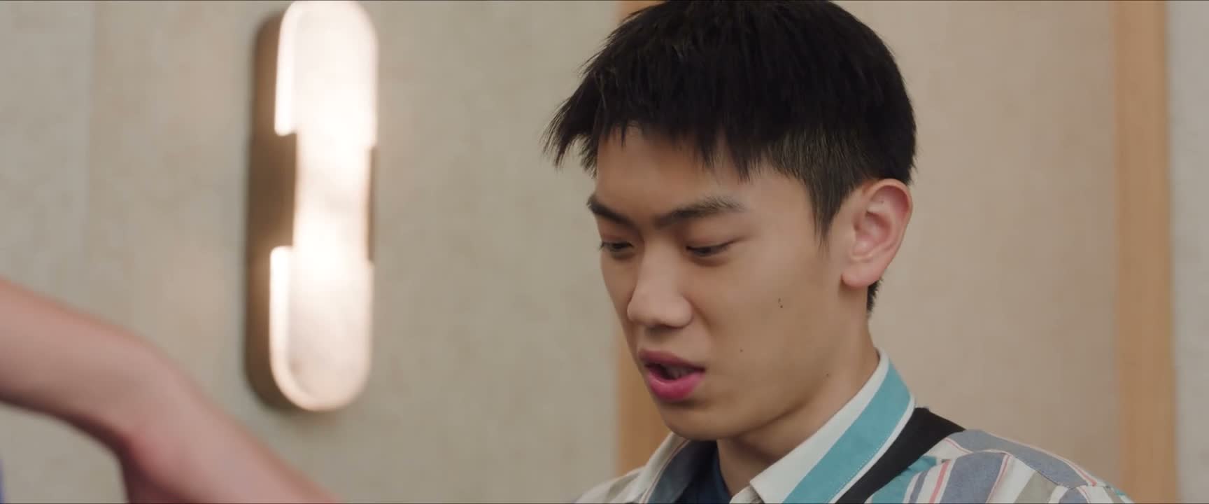 我只知道这个戒指 它必须留在我身边