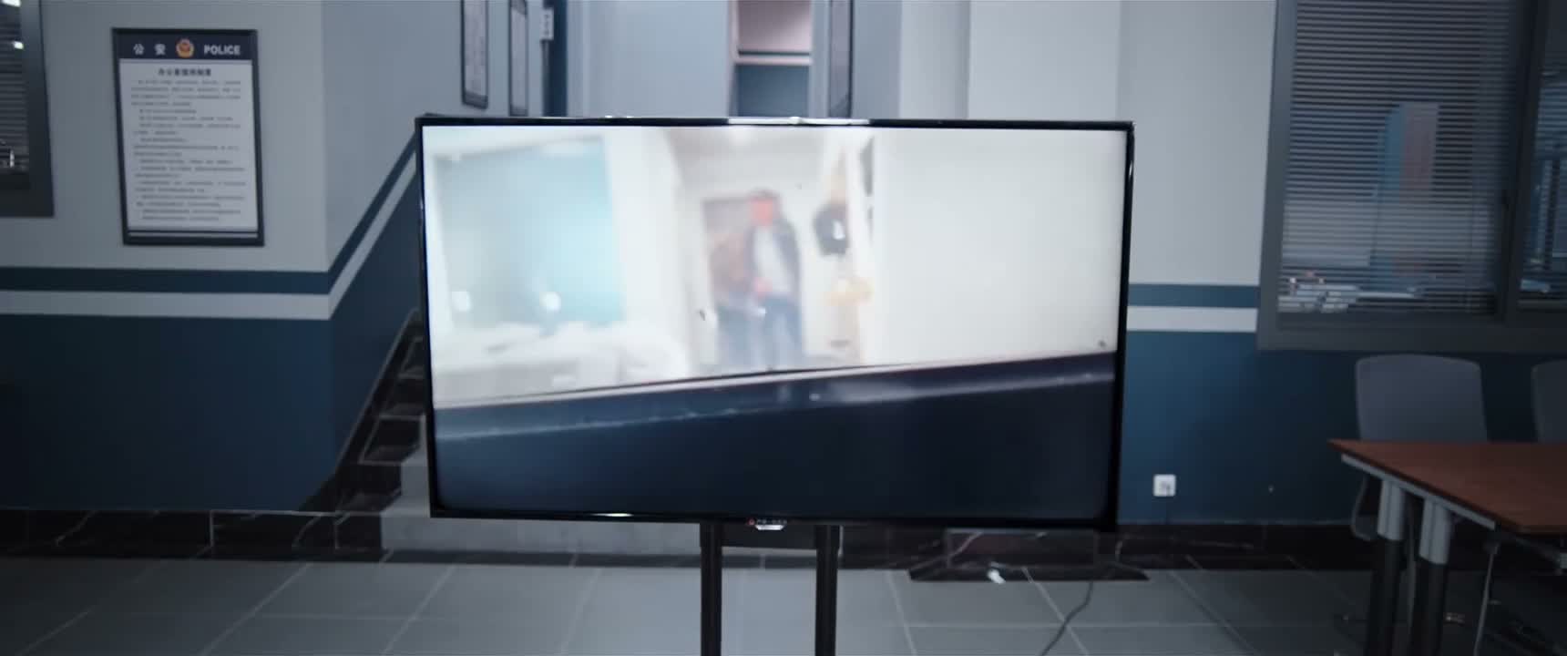 你还敢 敢打我 滚 你