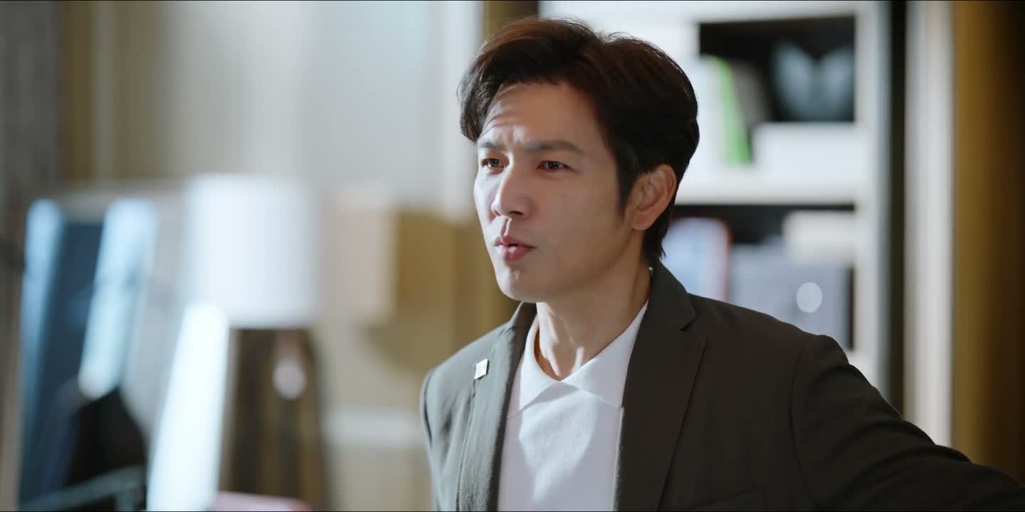 既然她都往前看了