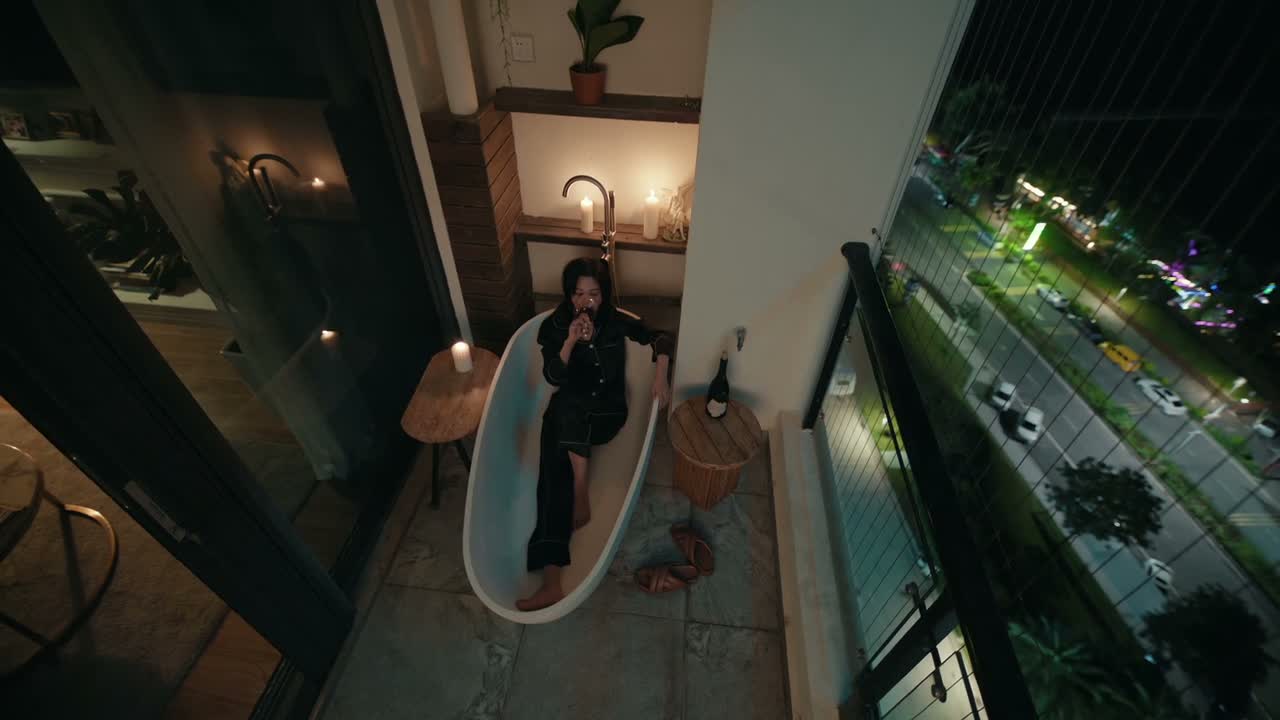 一面拼了命地渴望被爱