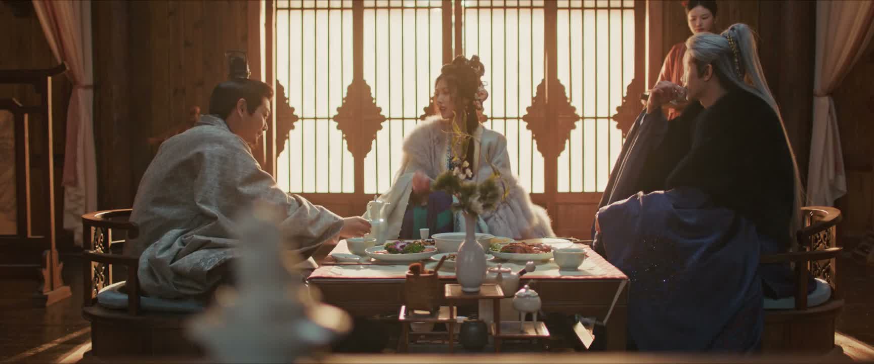 那二位有什么需要再叫我