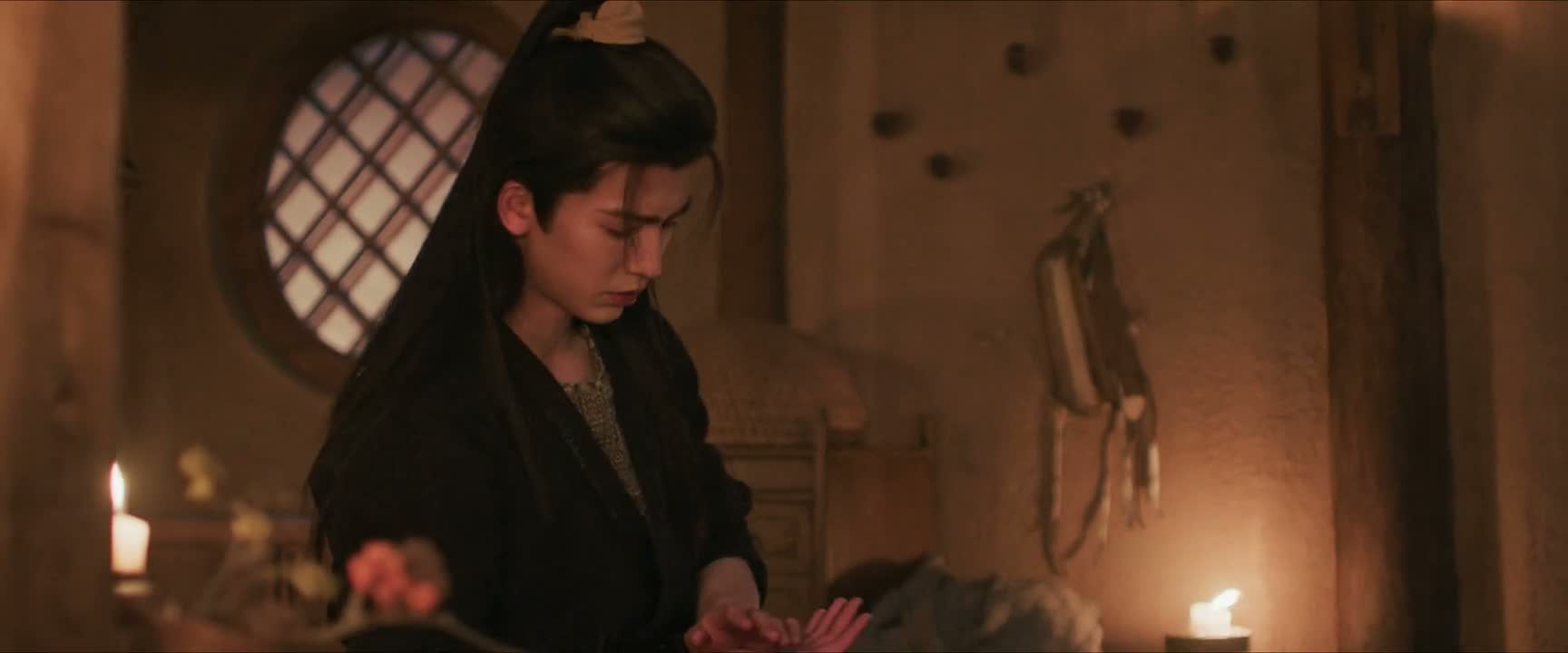 你想把这房顶掀了不成啊