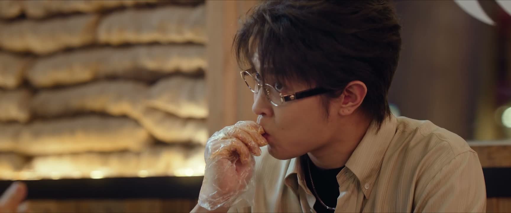 趁机我可以去她家 查看她的电脑