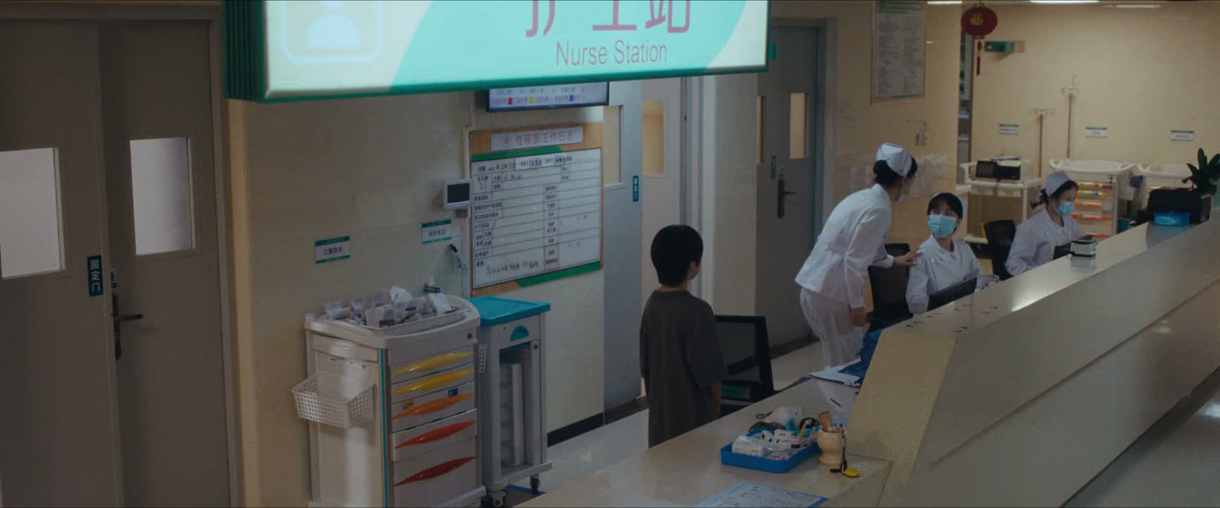 我家里有急事 我先出去一趟