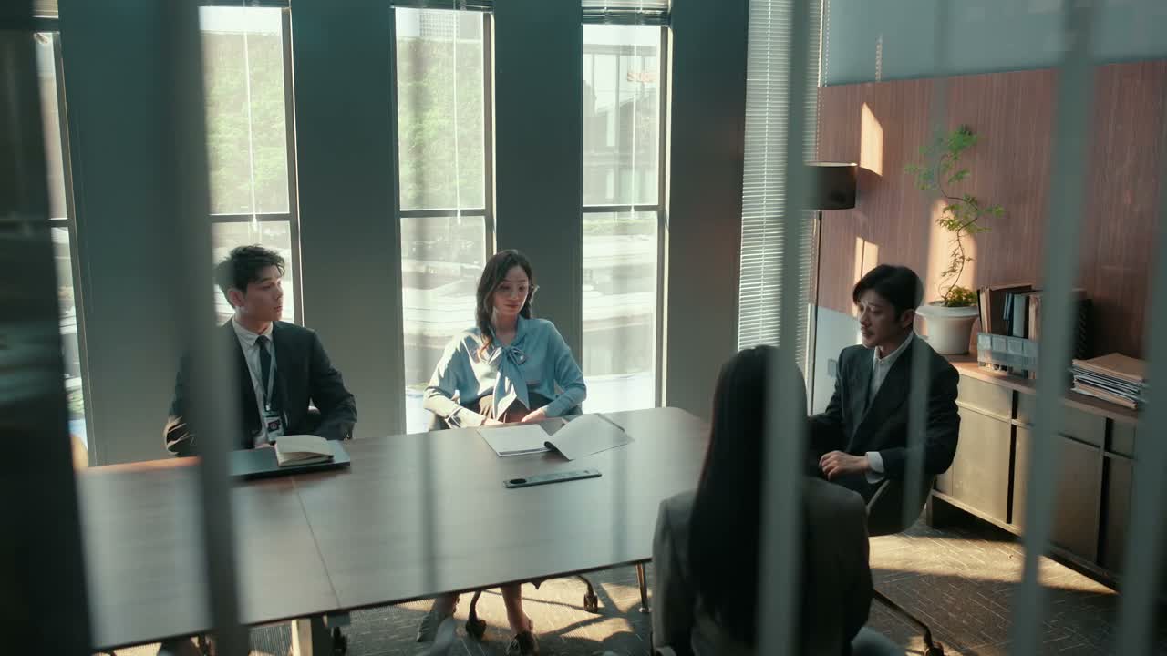 我们几个人先碰一下