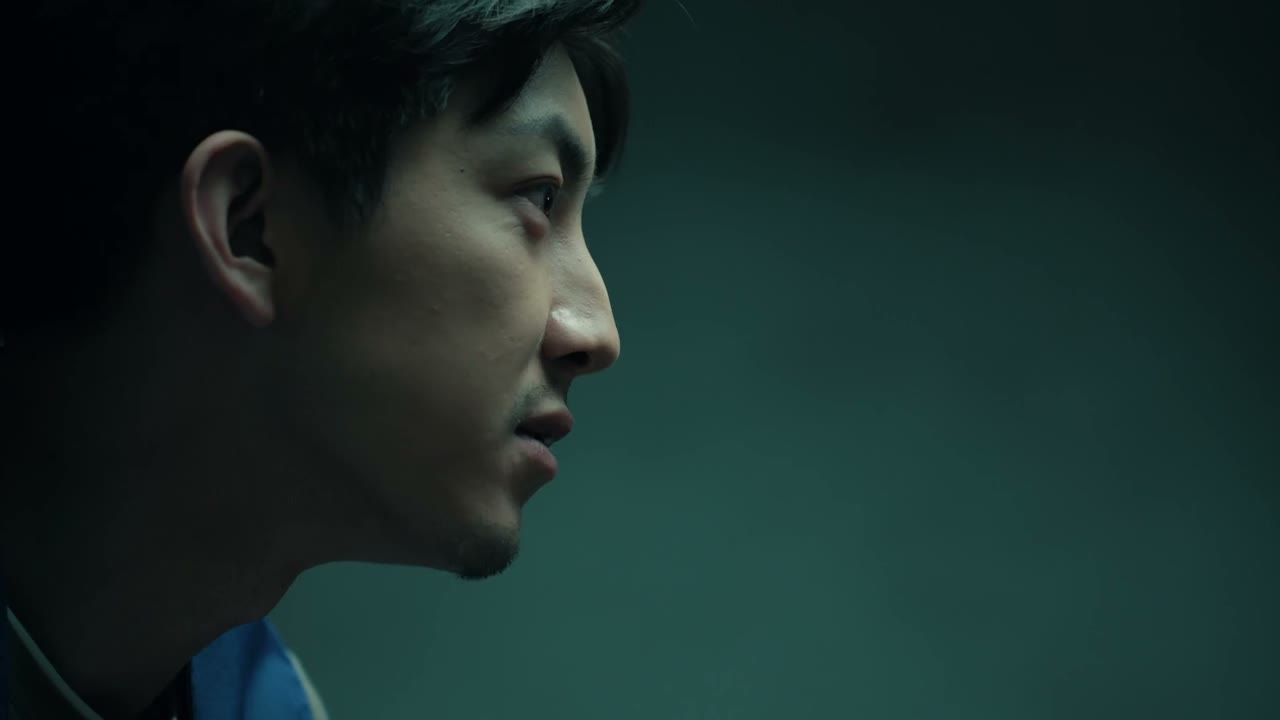 眼神和原来不一样了